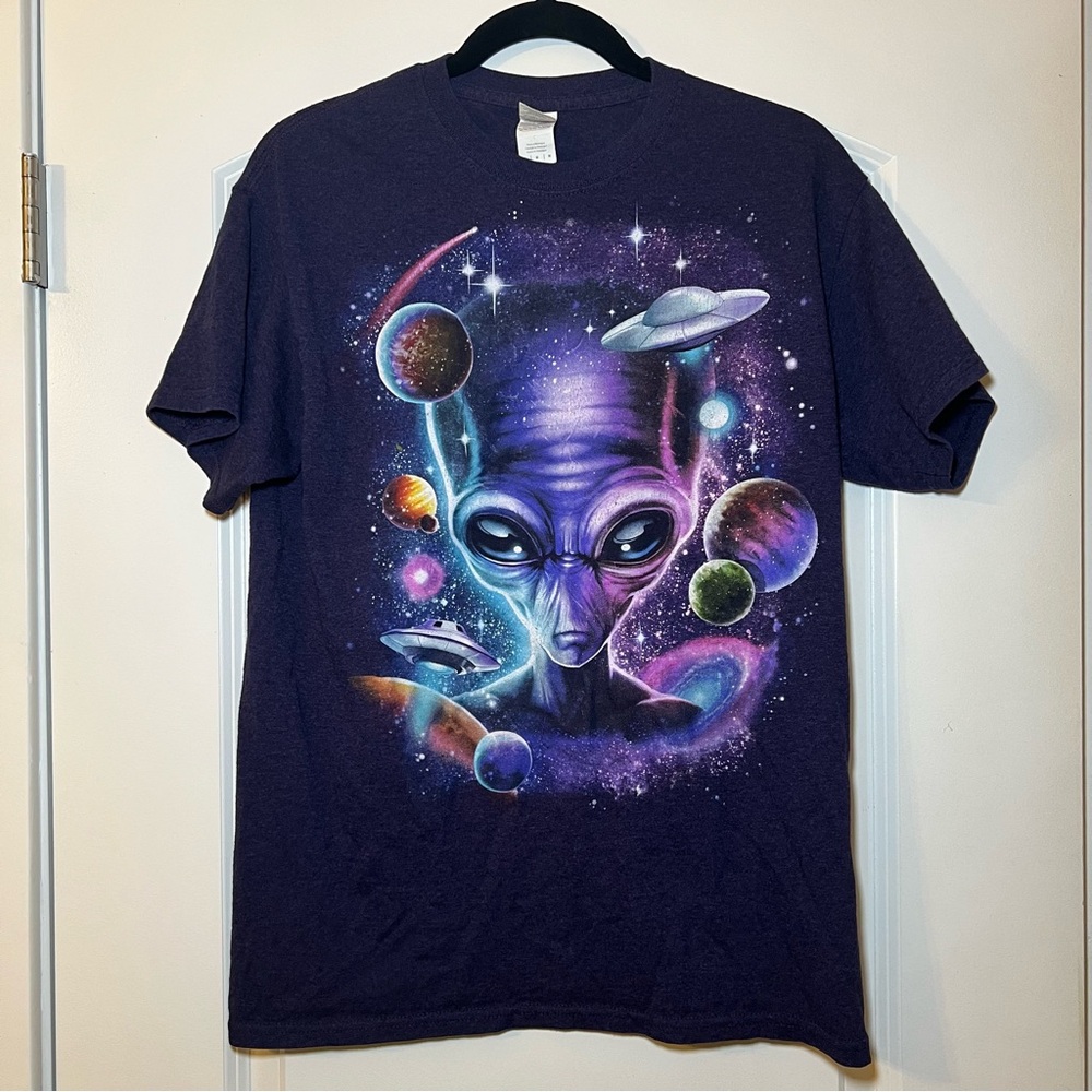 Gildan Heavy Cotton Unisex Purple Psychedelic Galaxy Space Alien Graphic Tee Med